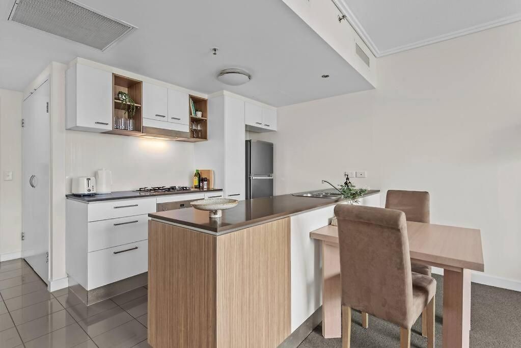 Centre! 1bed/1bath/study/1car/balcony ~ Cbd * Brisbane