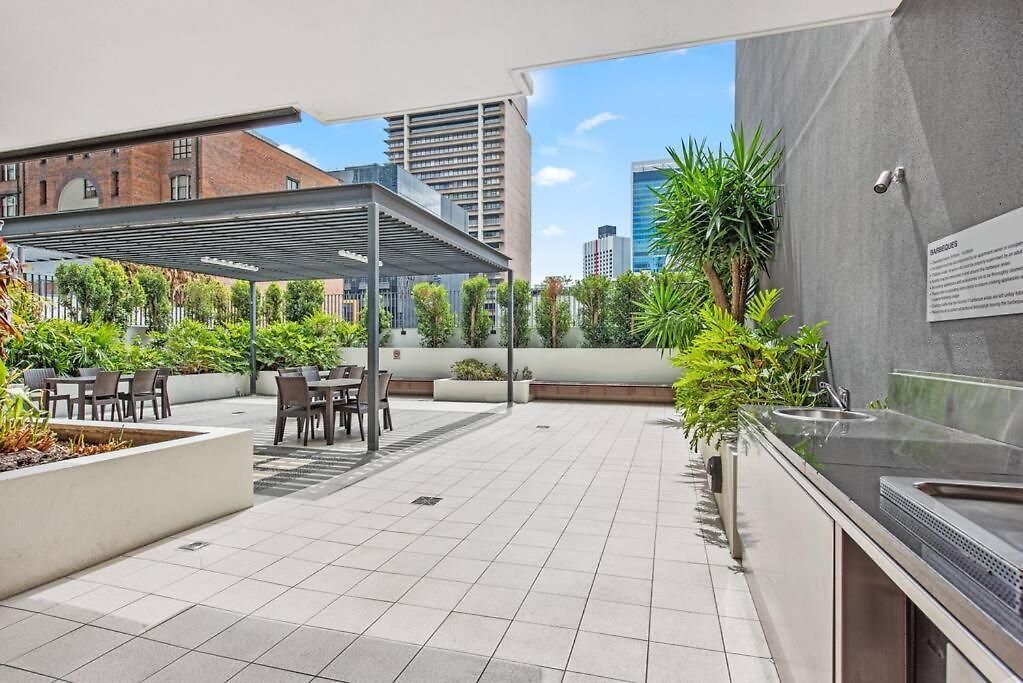 Apartment Centre! 1bed/1bath/study/1car/balcony ~ Cbd Brisbane