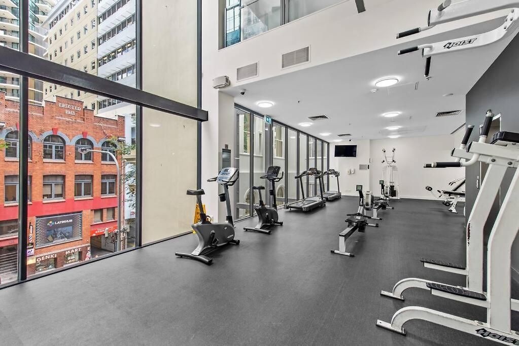 Centre! 1bed/1bath/study/1car/balcony ~ Cbd Apartment