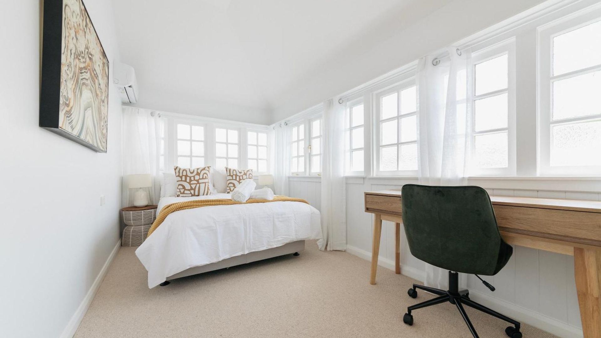 Urban Getaway Bardon Luxe 3 Bed 2 Bath And Pool Holiday home