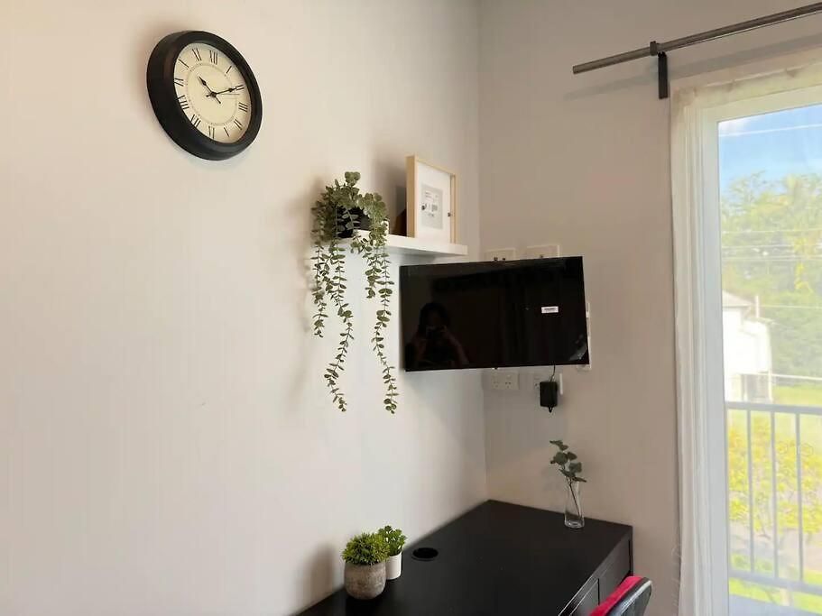 Convenient 2 Bedroom House Unit In Salisbury *