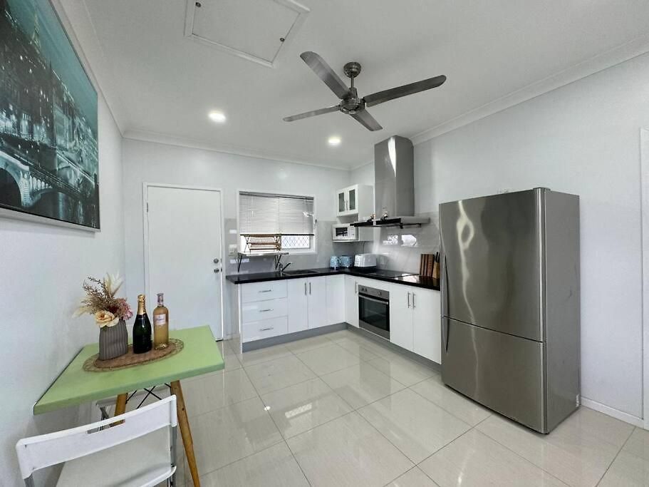 Convenient 2 Bedroom House Unit In Salisbury