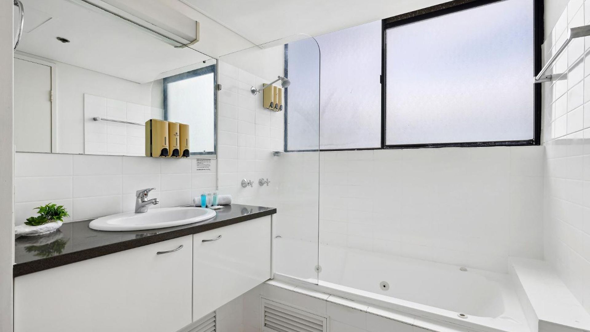 Apartment 1-bed Pad With Sweeping Views *