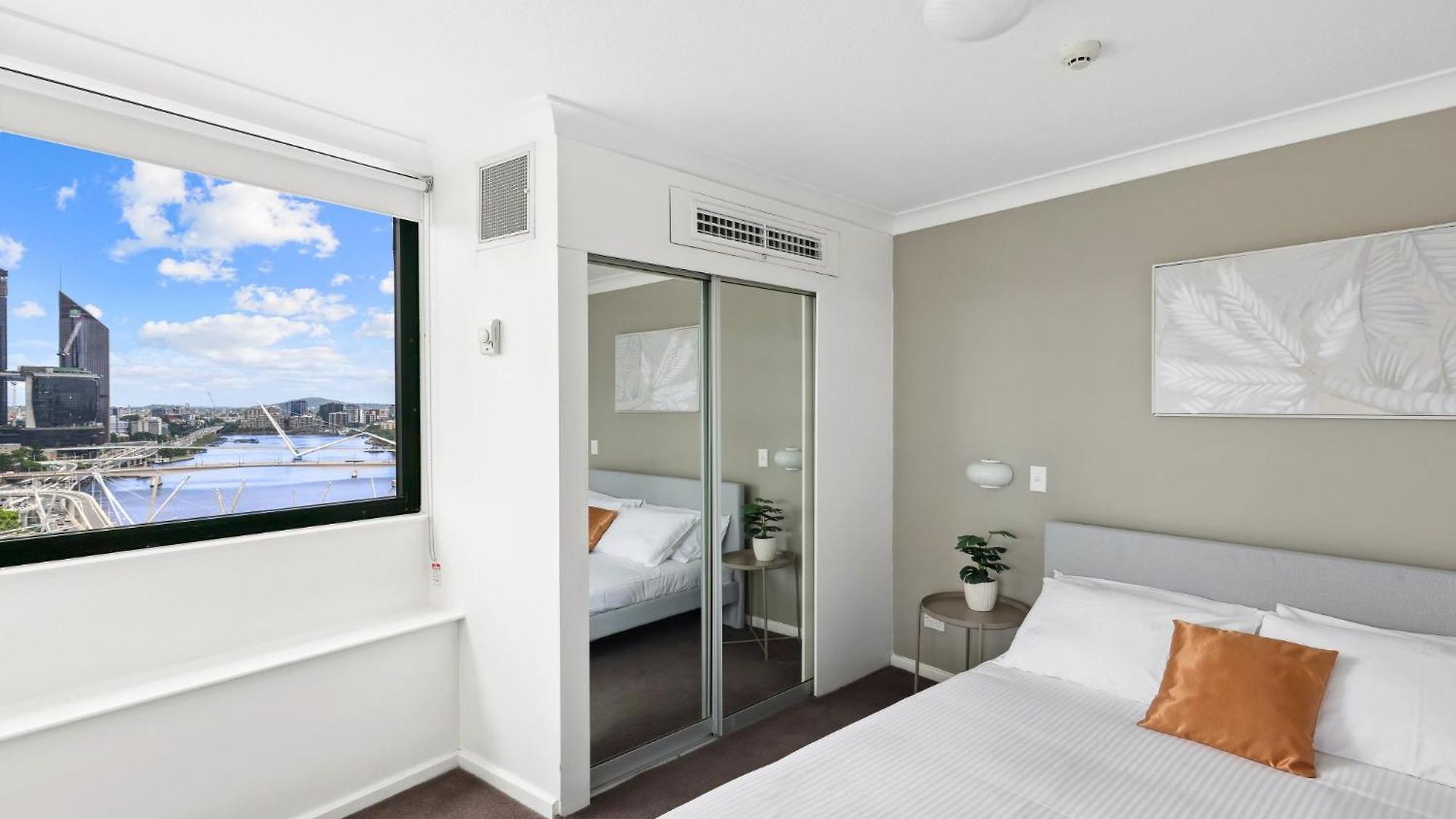 1-bed Pad With Sweeping Views