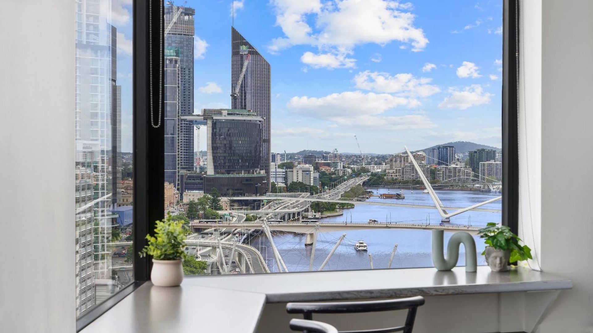 1-bed Pad With Sweeping Views Apartment *