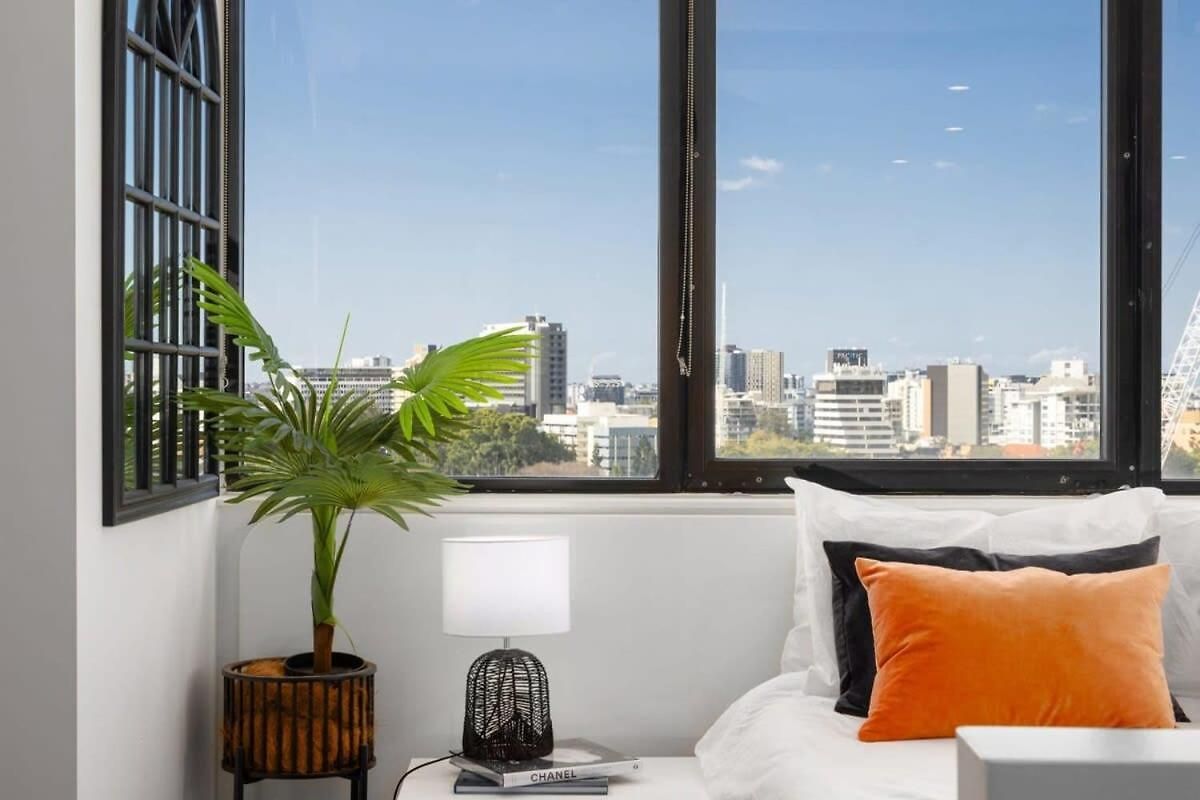 Heart Of Brisbane's Cbd High-level River Views