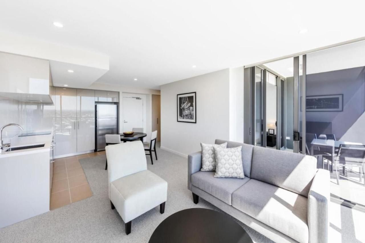 Apartment Amazing 2br Delicate Apt, 1min To Train Station