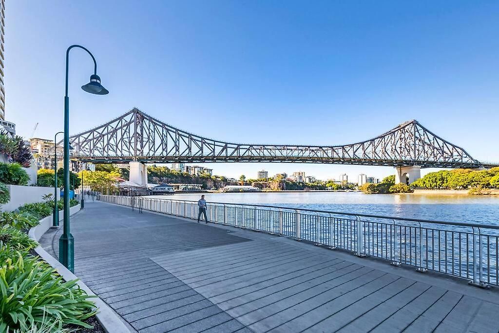 Stylish & Superb! 2bed/2bath/1car~ Walk To Cbd Apartment