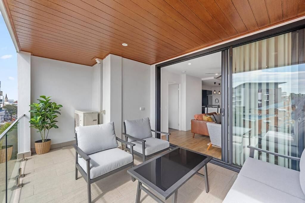 Apartment Stylish & Superb! 2bed/2bath/1car~ Walk To Cbd Brisbane