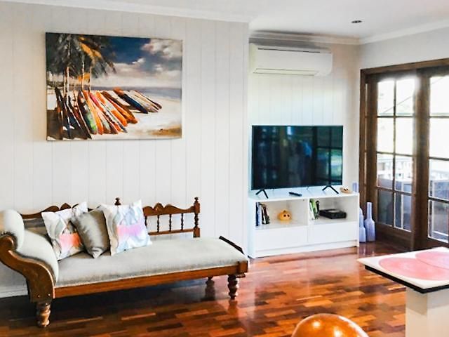 West End Luxury 5b3b W Parking And Pod Music System M9 Holiday home