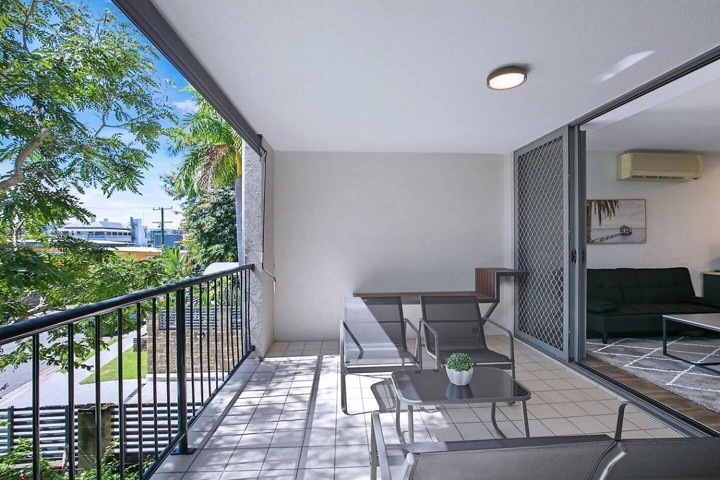 Centro At Toowong - Modern Spacious Living With Pool Apartment *