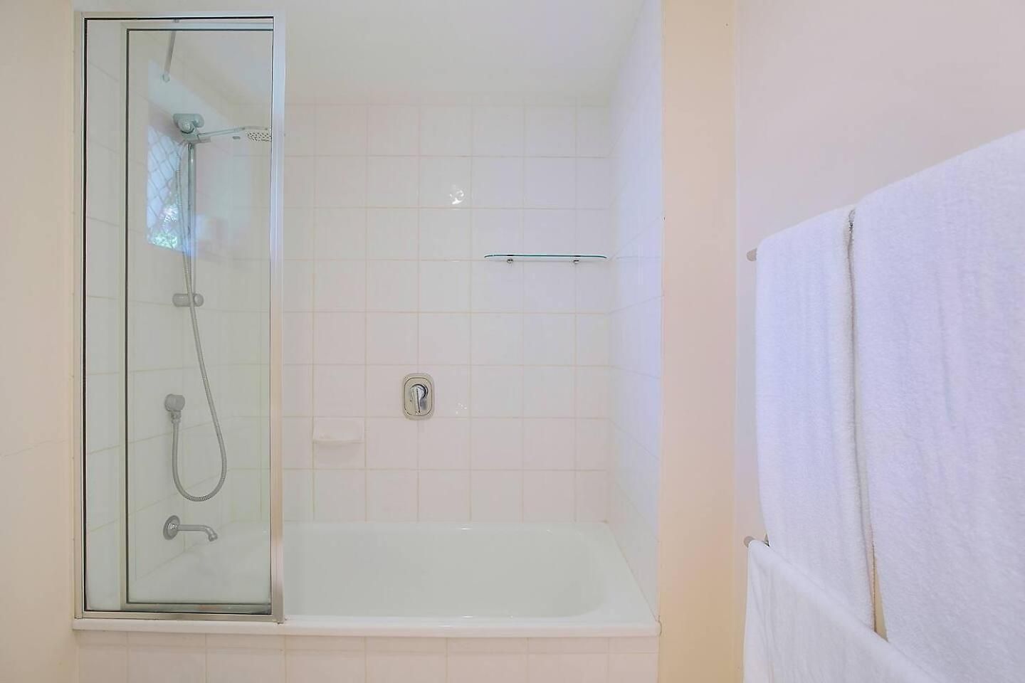 Centro At Toowong - Modern Spacious Living With Pool Apartment