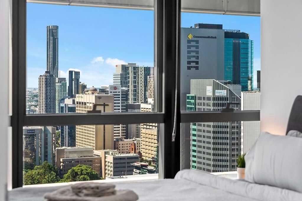 Infinity Excellence!~1bed/1bath/office/1car~views!