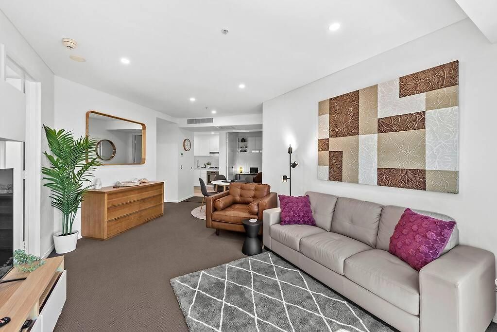 Apartment Infinity Excellence!~1bed/1bath/office/1car~views! Brisbane