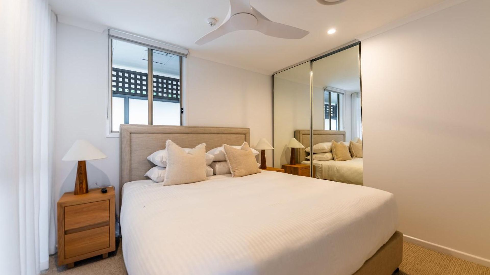 Apartment 3 Bedrooms 2 Bathrooms W Parking & Pool