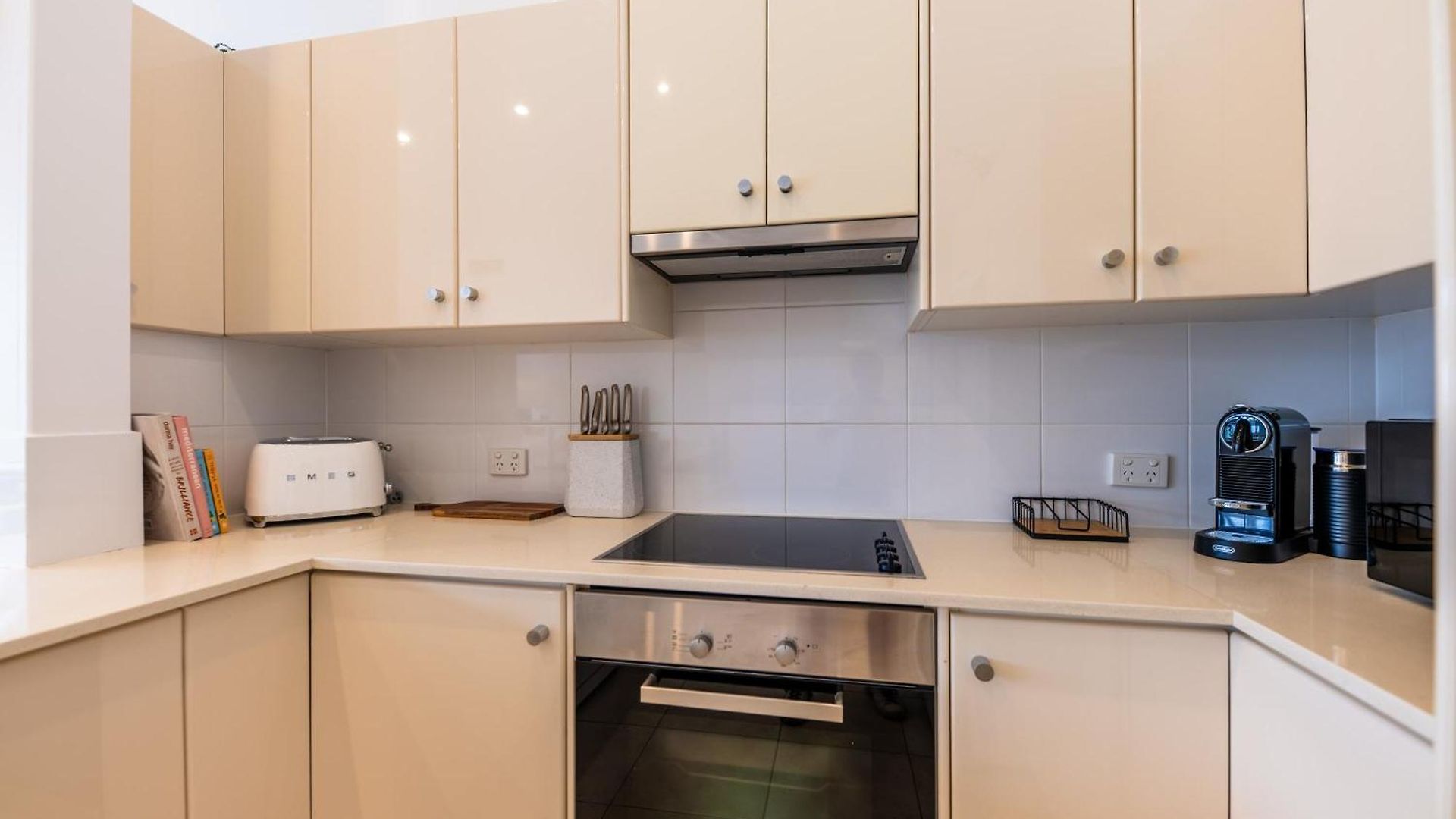 Apartment 3 Bedrooms 2 Bathrooms W Parking & Pool