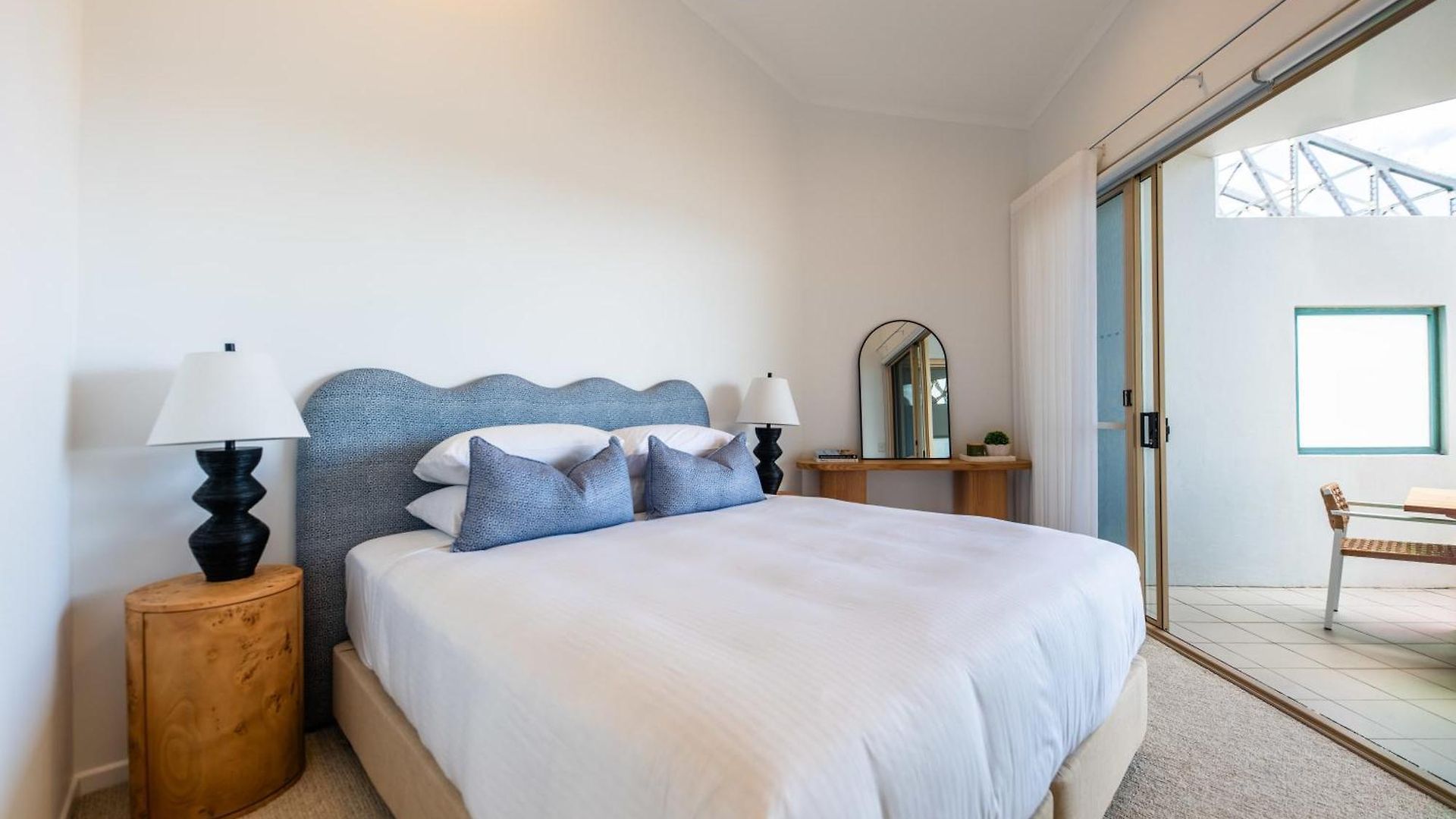 Apartment 3 Bedrooms 2 Bathrooms W Parking & Pool *