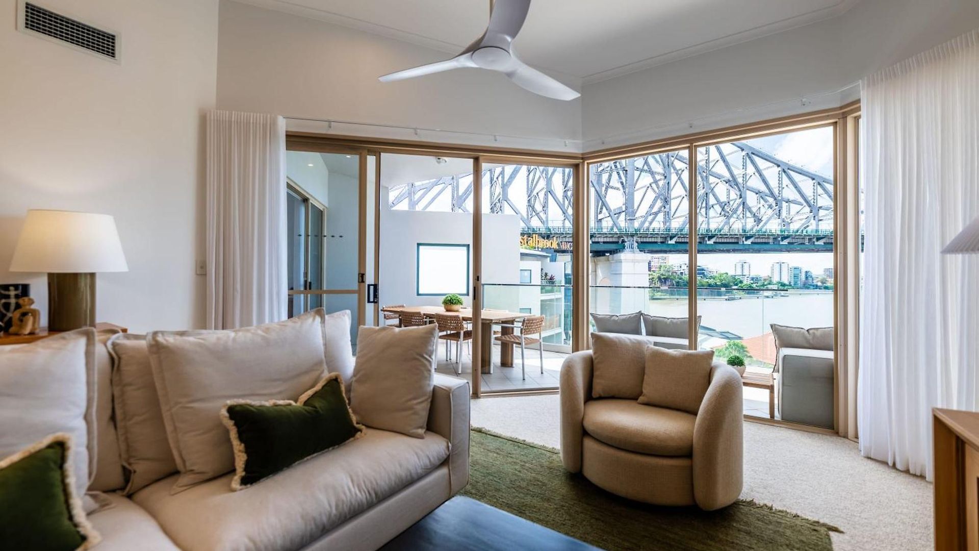 Apartment 3 Bedrooms 2 Bathrooms W Parking & Pool