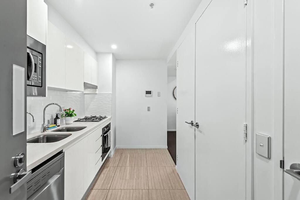 Infinity Excellence!~1bed/1bath/office/1car~views! Apartment Brisbane
