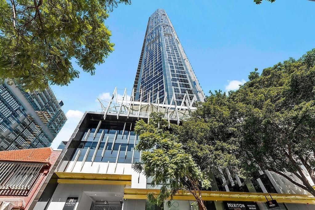 Infinity Excellence!~1bed/1bath/office/1car~views! Brisbane