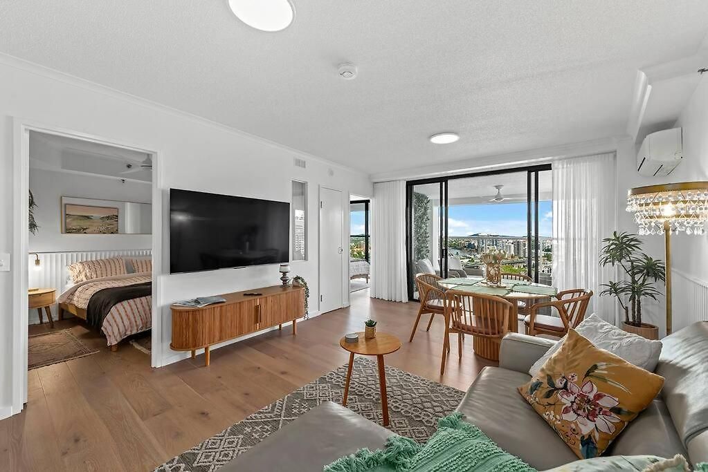 Apartment Stunning! 2bed, 1bath, 1car, Views - Cbd *