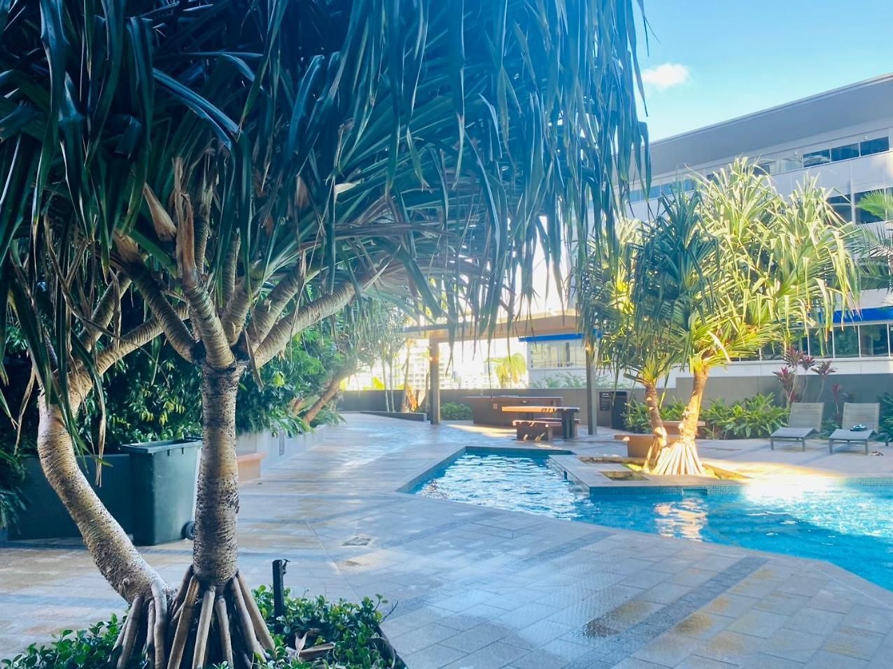 Apartment Luxury And Convenient Unit In South