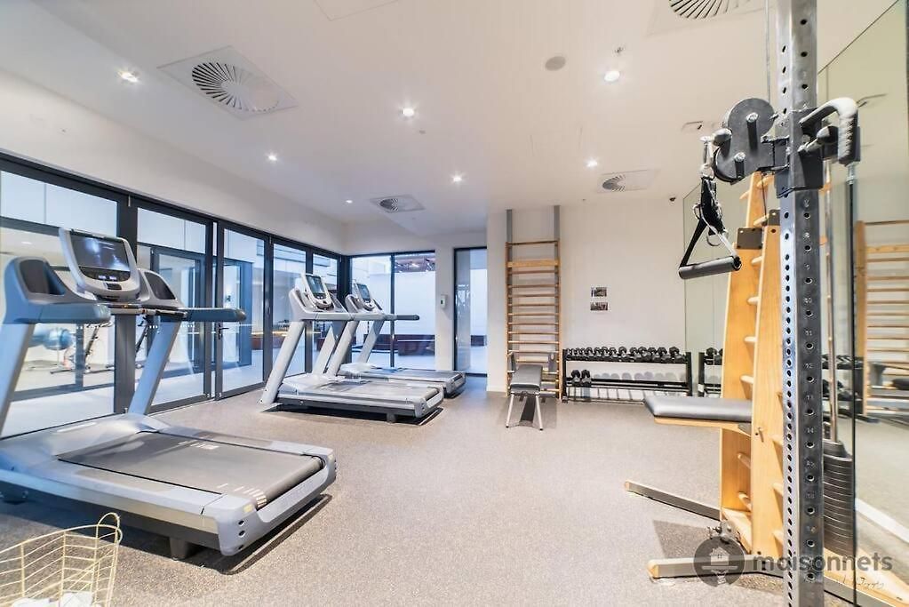 South Brisbane Unit With Parking And Pool Brisbane