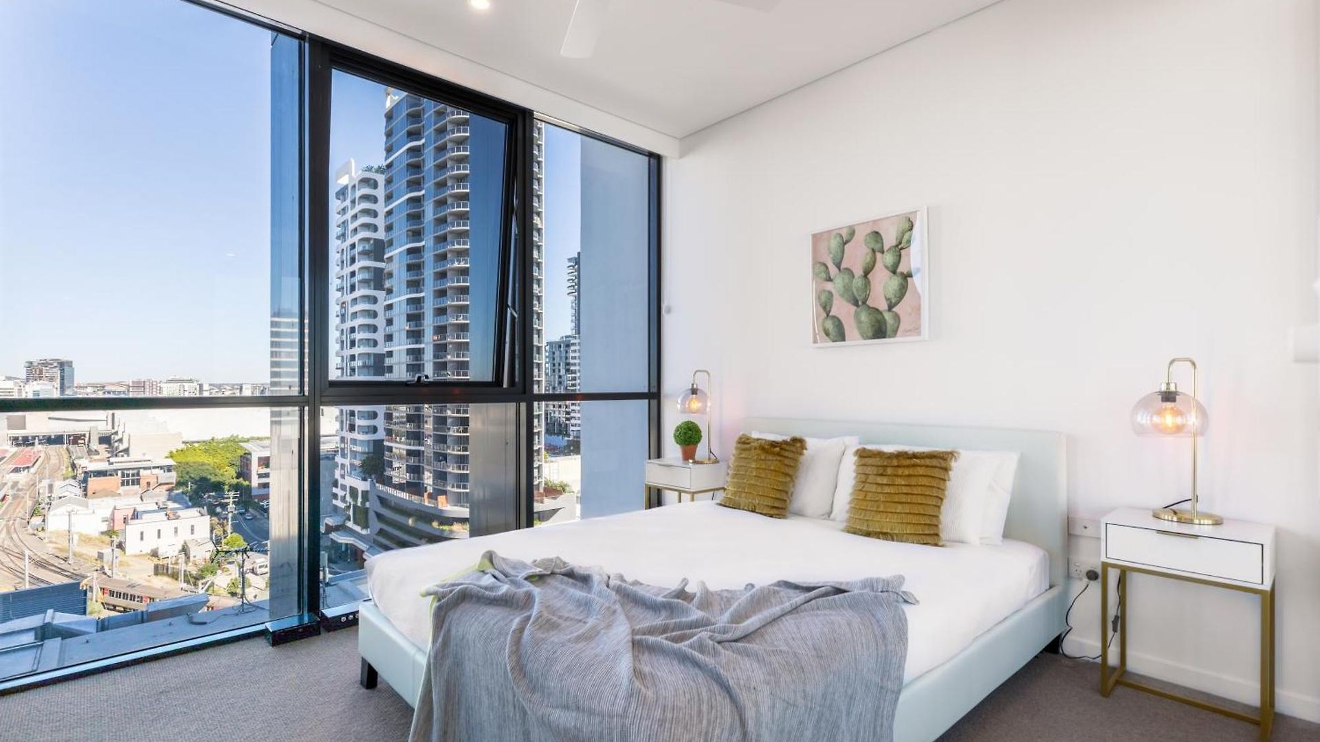 South Bank Beautiful River View Tower Apartment
