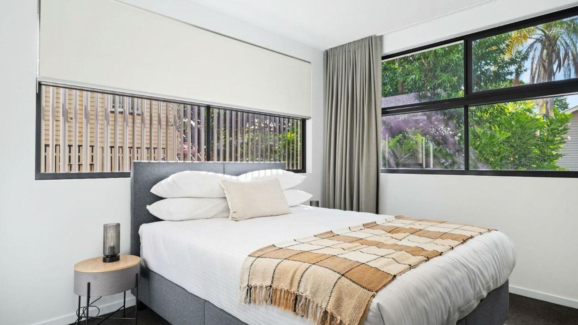 Queen Windsor Iqld * Brisbane
