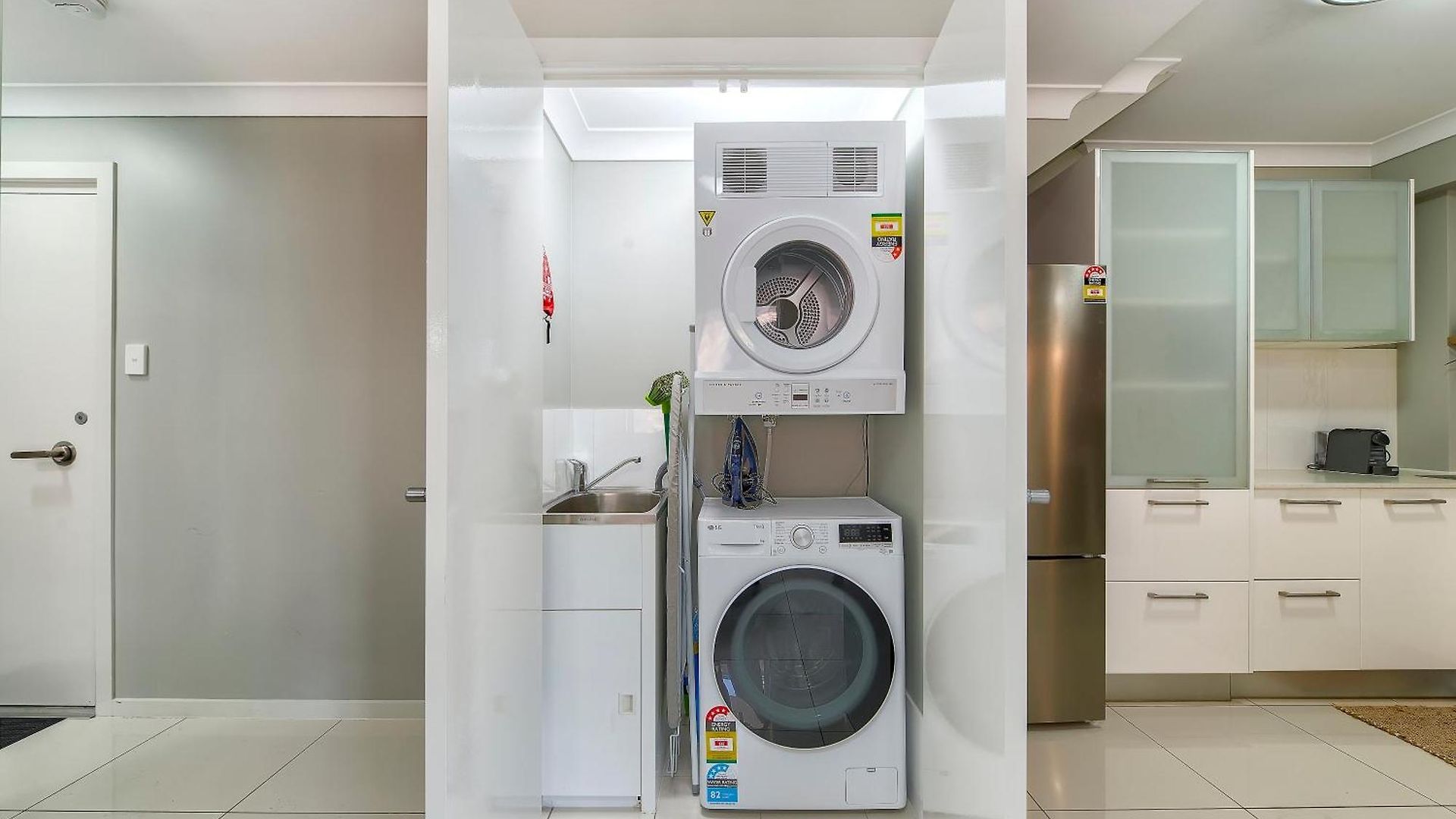 Experience Stylish Apartment *