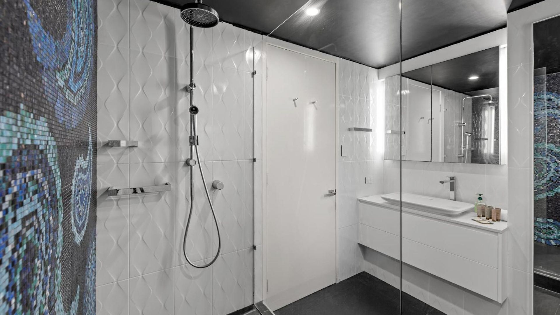 Riverside Luxury Kangaroo Point Apartment