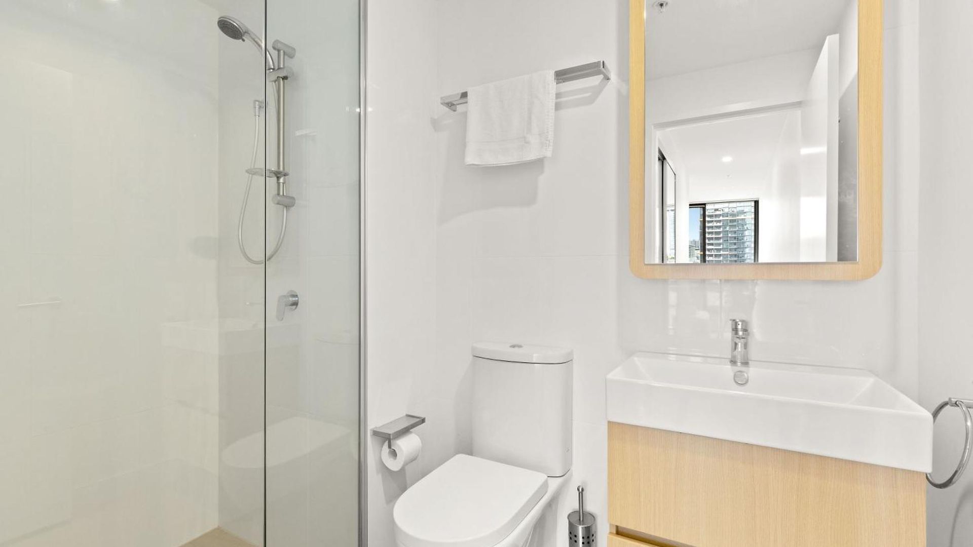 Kozyguru South Kozy 2 Bedrooms + Free Parking One Qsb001-1203 Apartment Brisbane