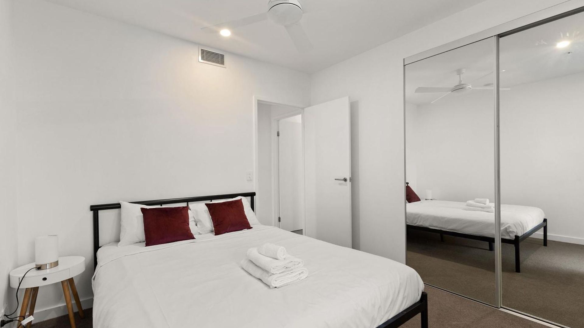 Kozyguru South Kozy 2 Bedrooms + Free Parking One Qsb001-1203 Brisbane