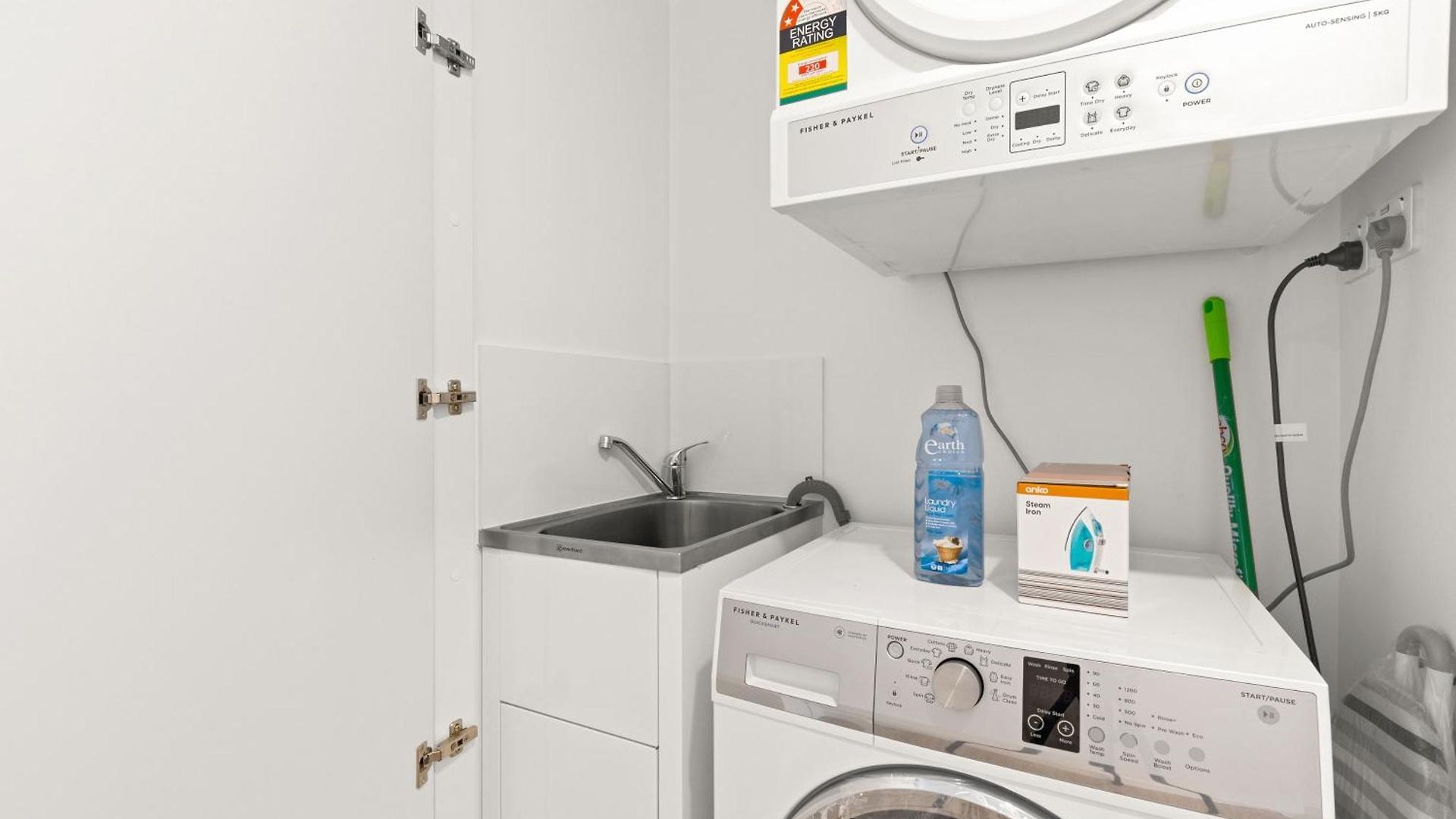 Kozyguru South Kozy 2 Bedrooms + Free Parking One Qsb001-1203 * Brisbane