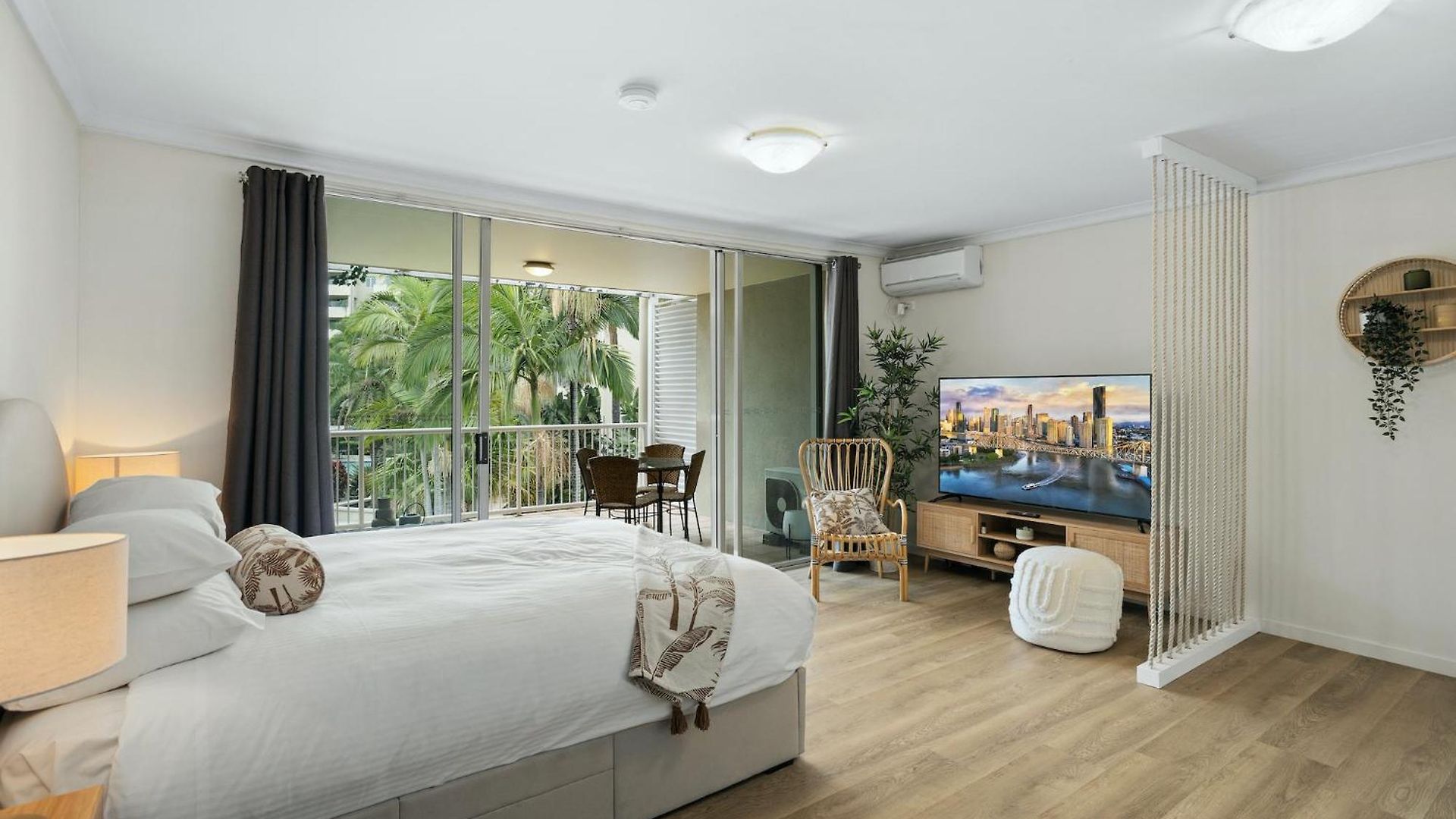Apartment Coastal With Pool View