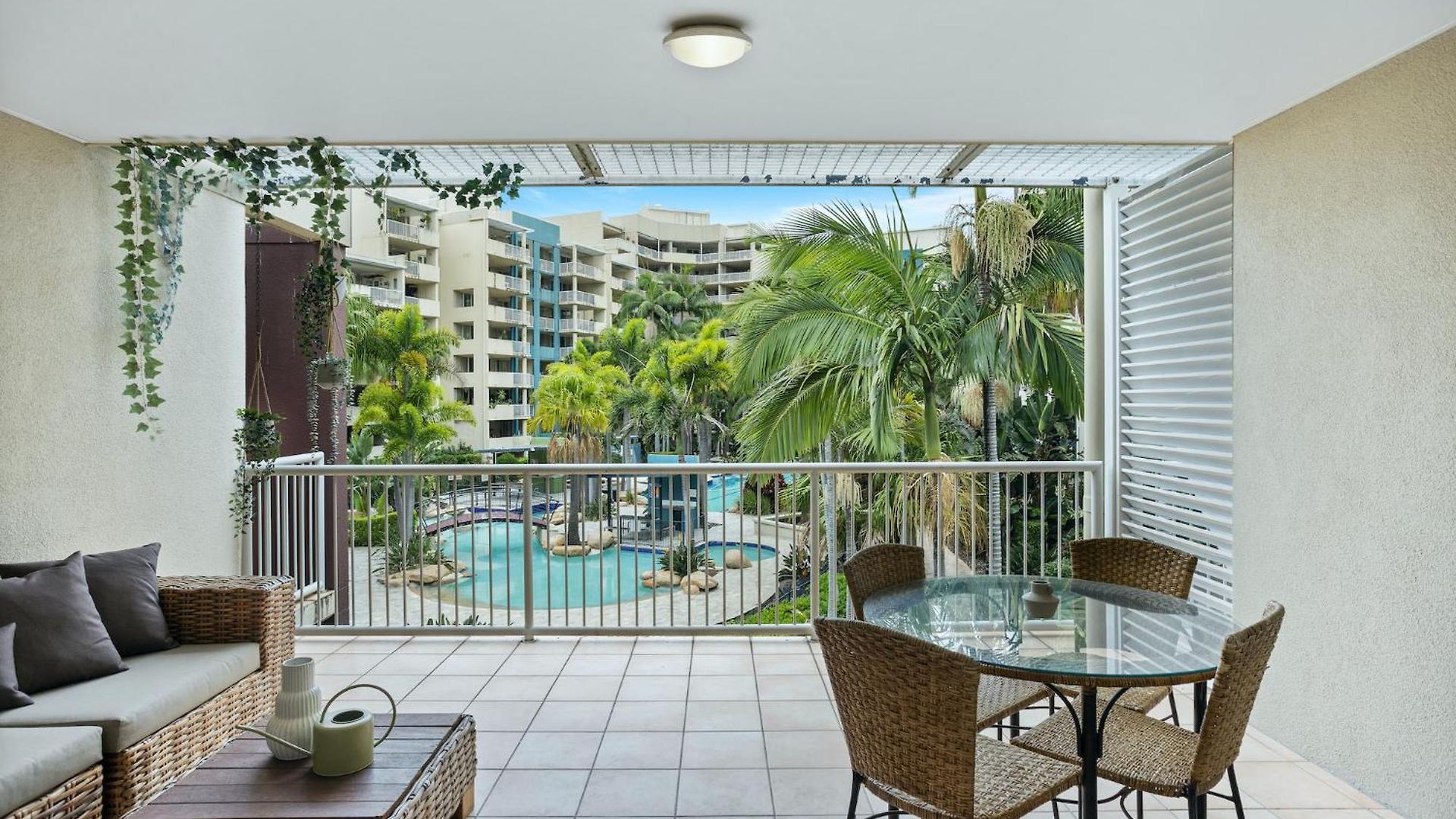 Apartment Coastal With Pool View