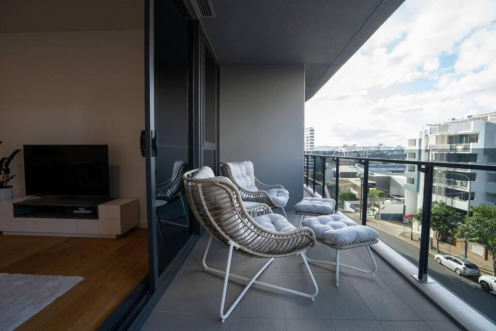 Stylish W Pool, Gym And Apartment