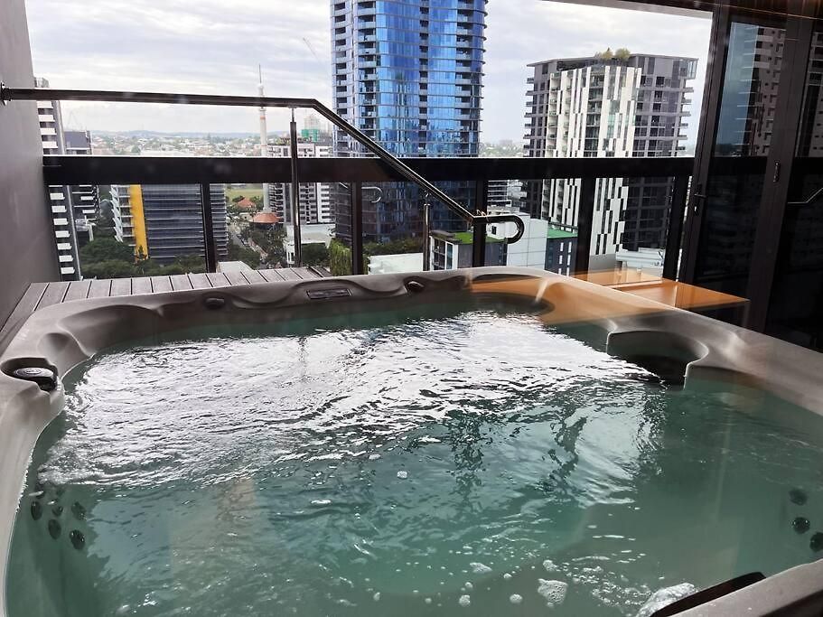 Apartment Stylish W Pool, Gym And *