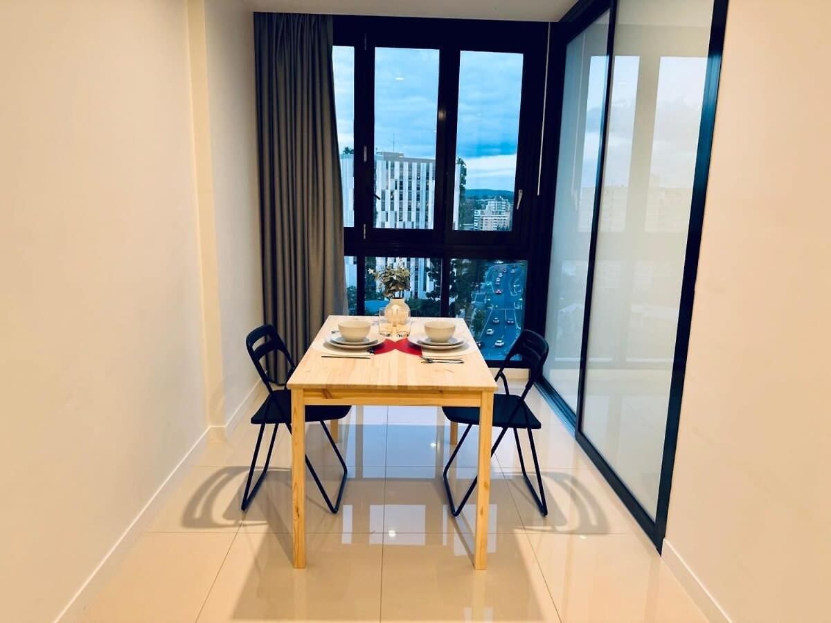 Apartment Cassa Toowong - Convenient 1b At Location With Parking Managed By The Cassa