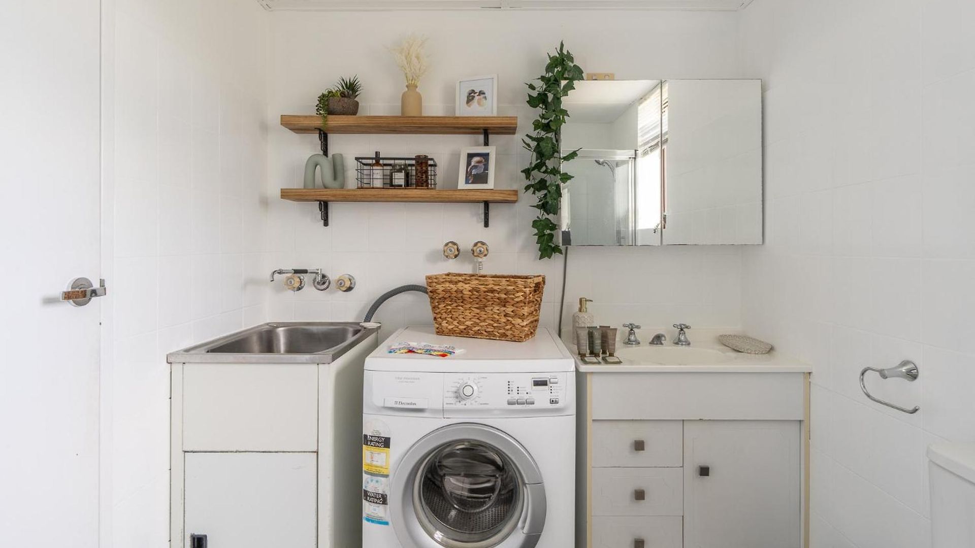 Lovely 2-bed By Oxenham Park Transport & Shops Apartment