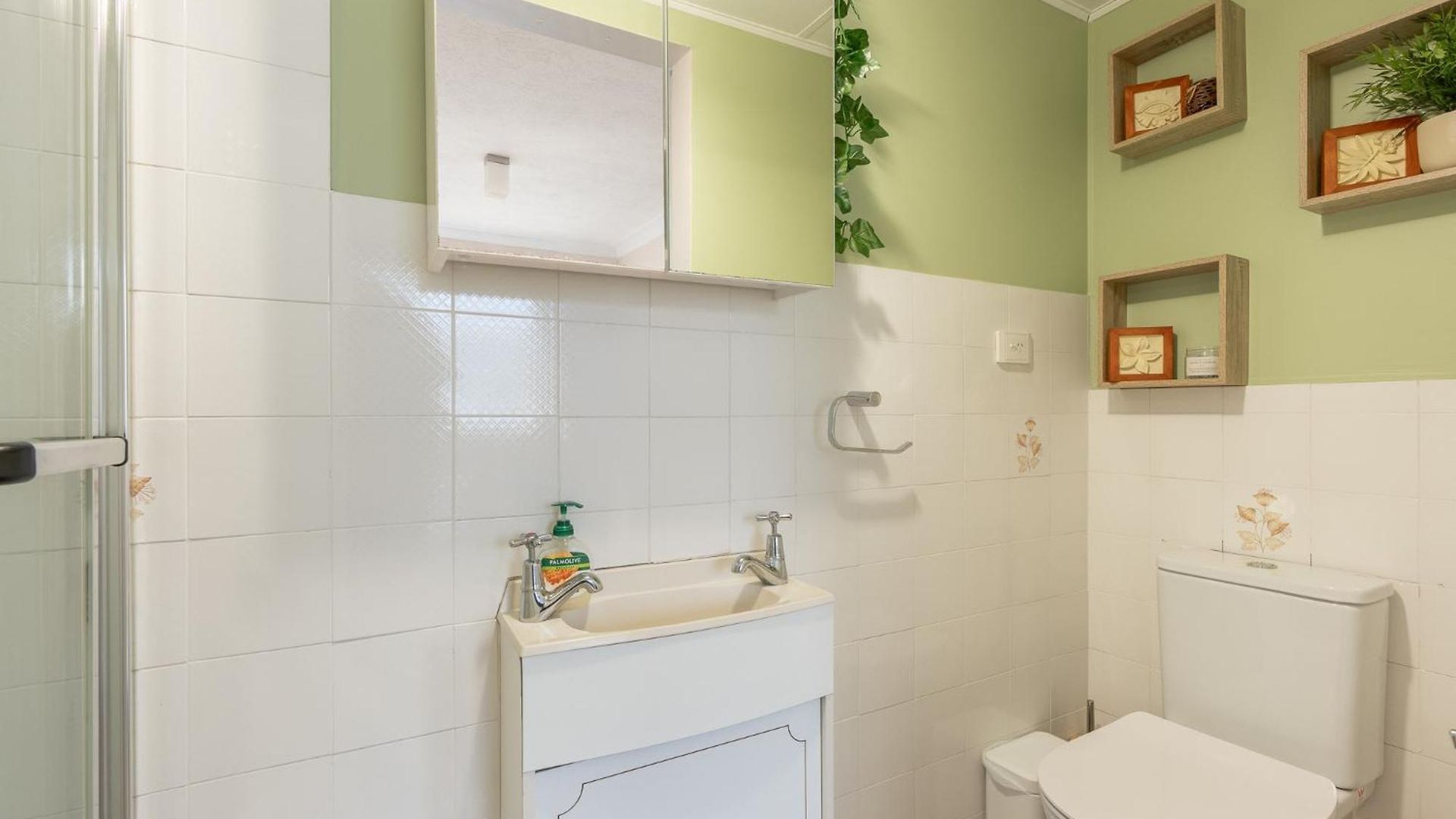 Lovely 2-bed By Oxenham Park Transport & Shops * Brisbane