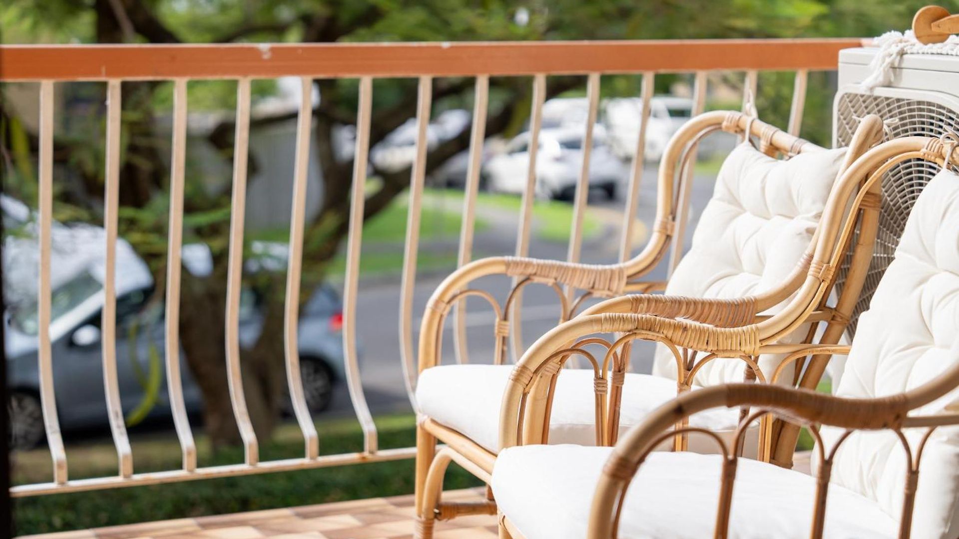 Apartment Lovely 2-bed By Oxenham Park Transport & Shops