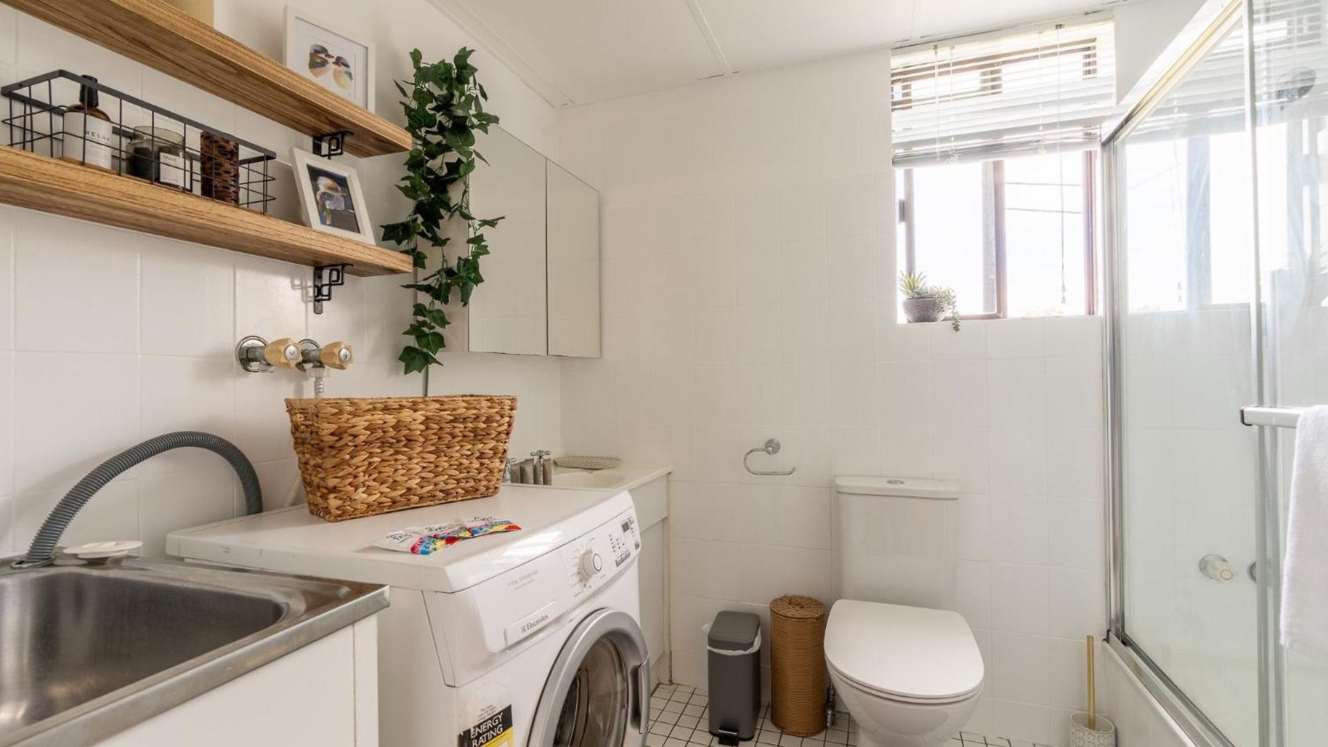 Lovely 2-bed By Oxenham Park Transport & Shops Apartment Brisbane