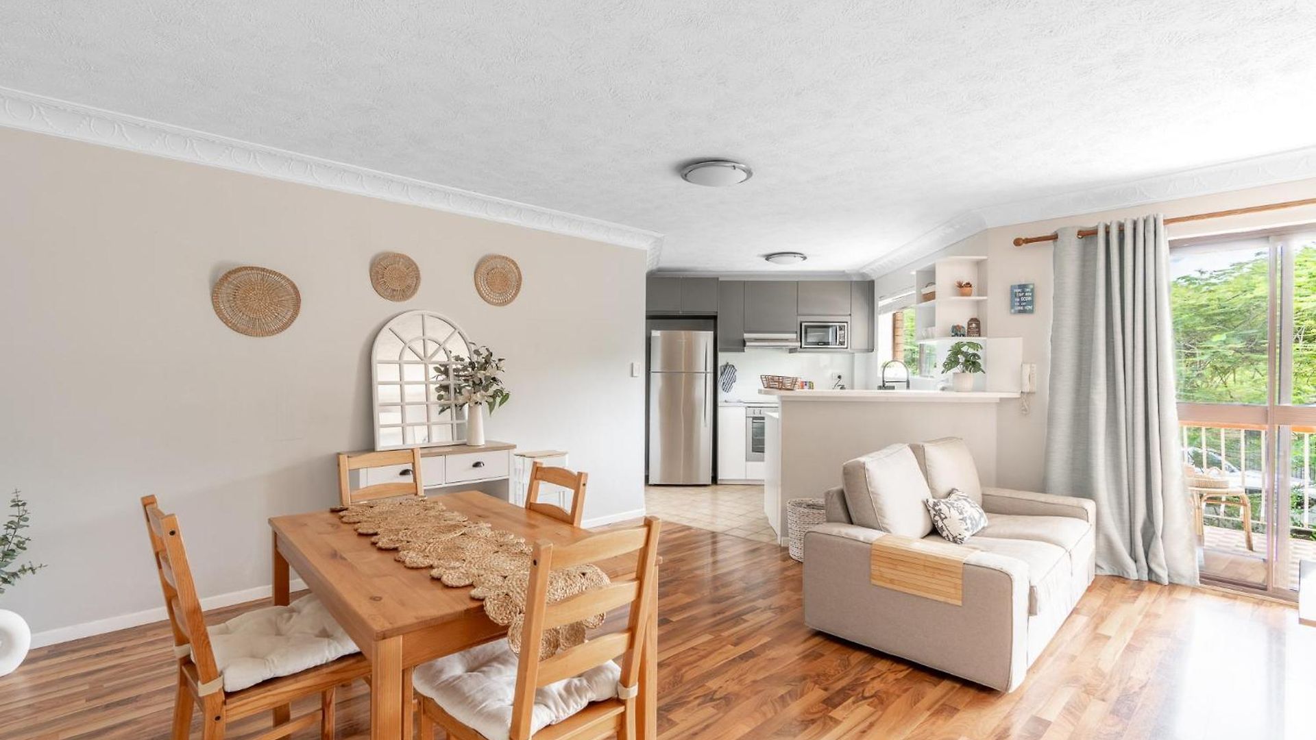 Lovely 2-bed By Oxenham Park Transport & Shops Apartment