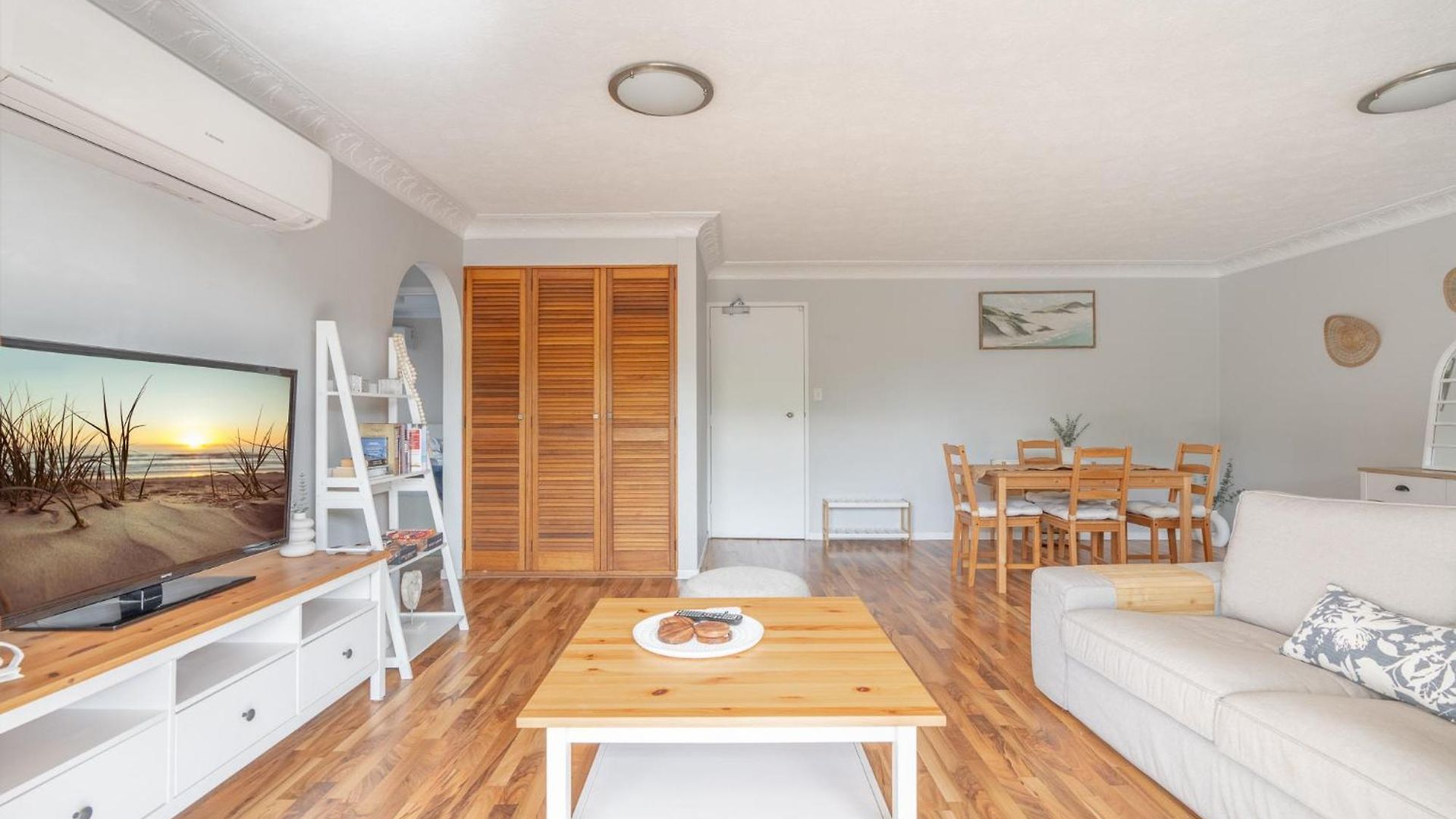 Lovely 2-bed By Oxenham Park Transport & Shops Apartment Brisbane
