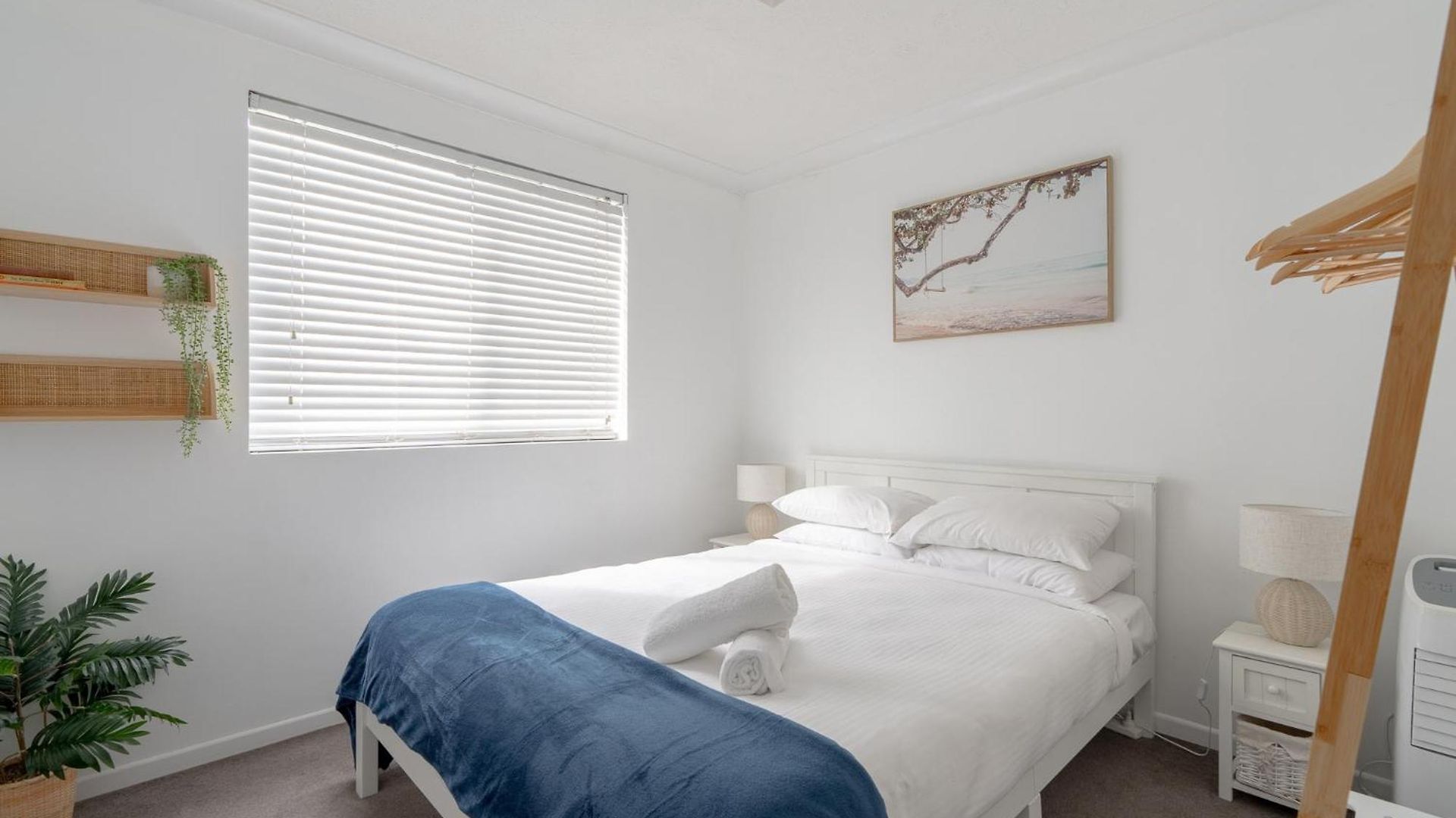 Lovely 2-bed By Oxenham Park Transport & Shops