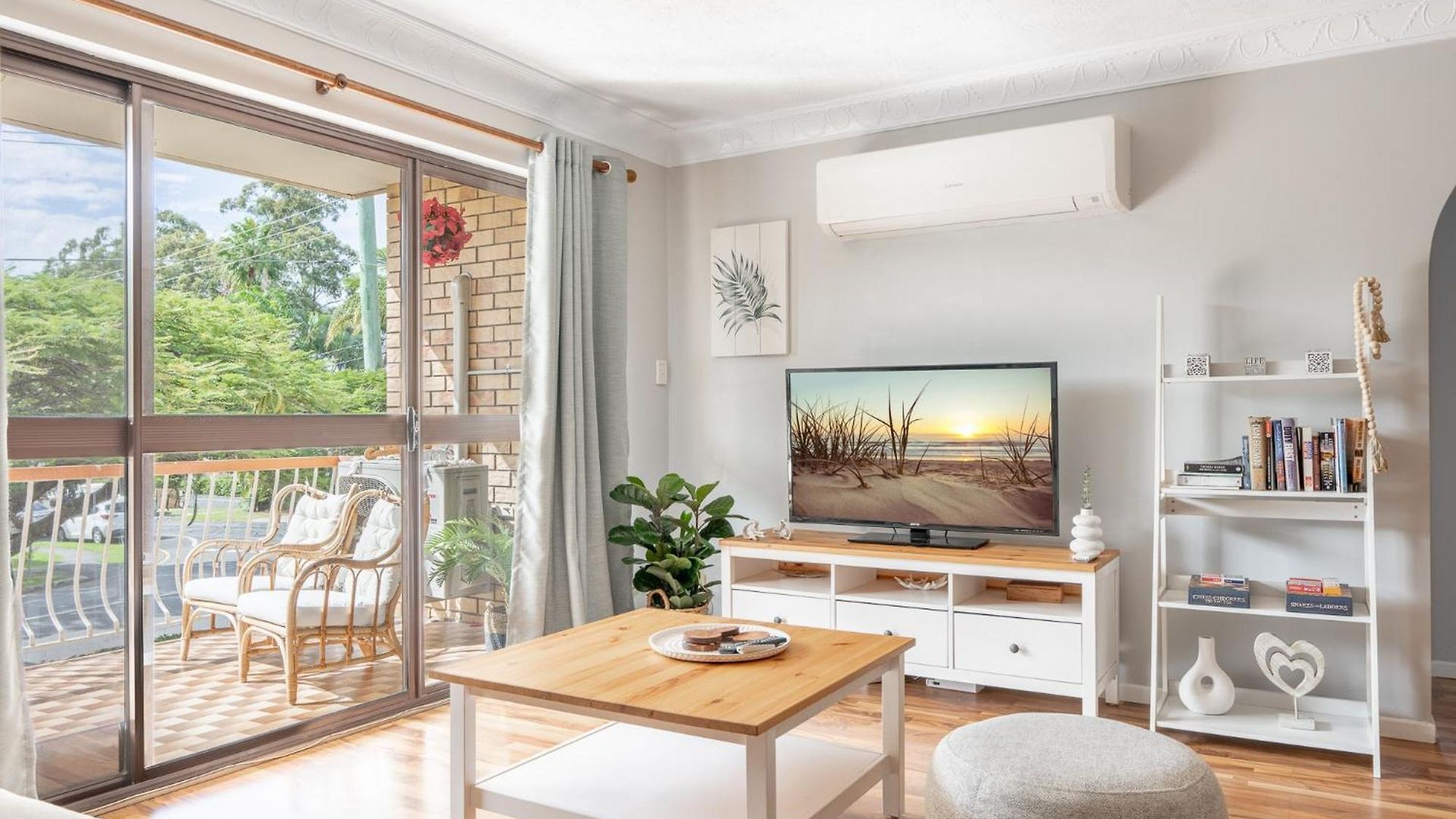 Lovely 2-bed By Oxenham Park Transport & Shops Apartment Brisbane