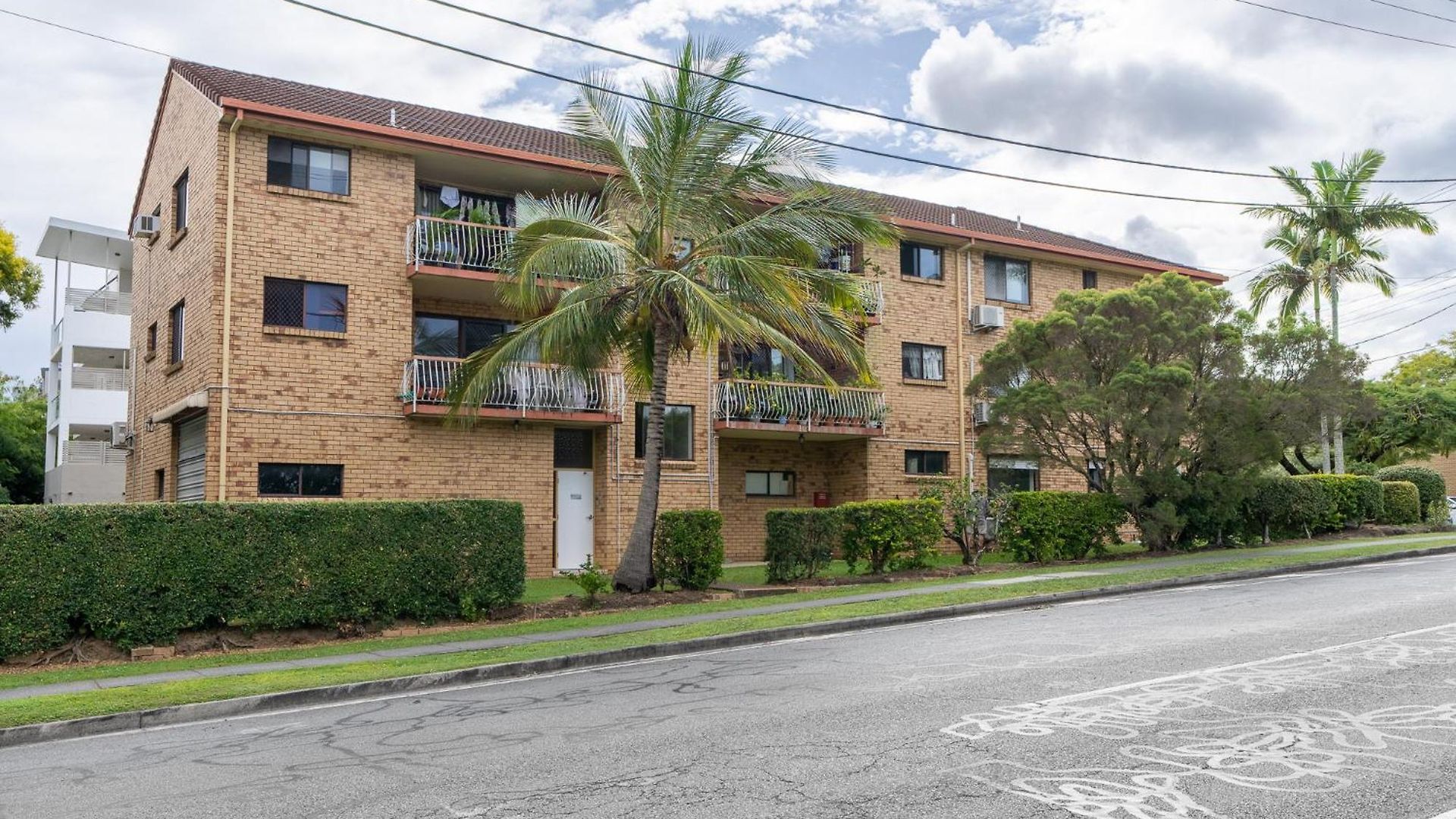 Lovely 2-bed By Oxenham Park Transport & Shops Apartment