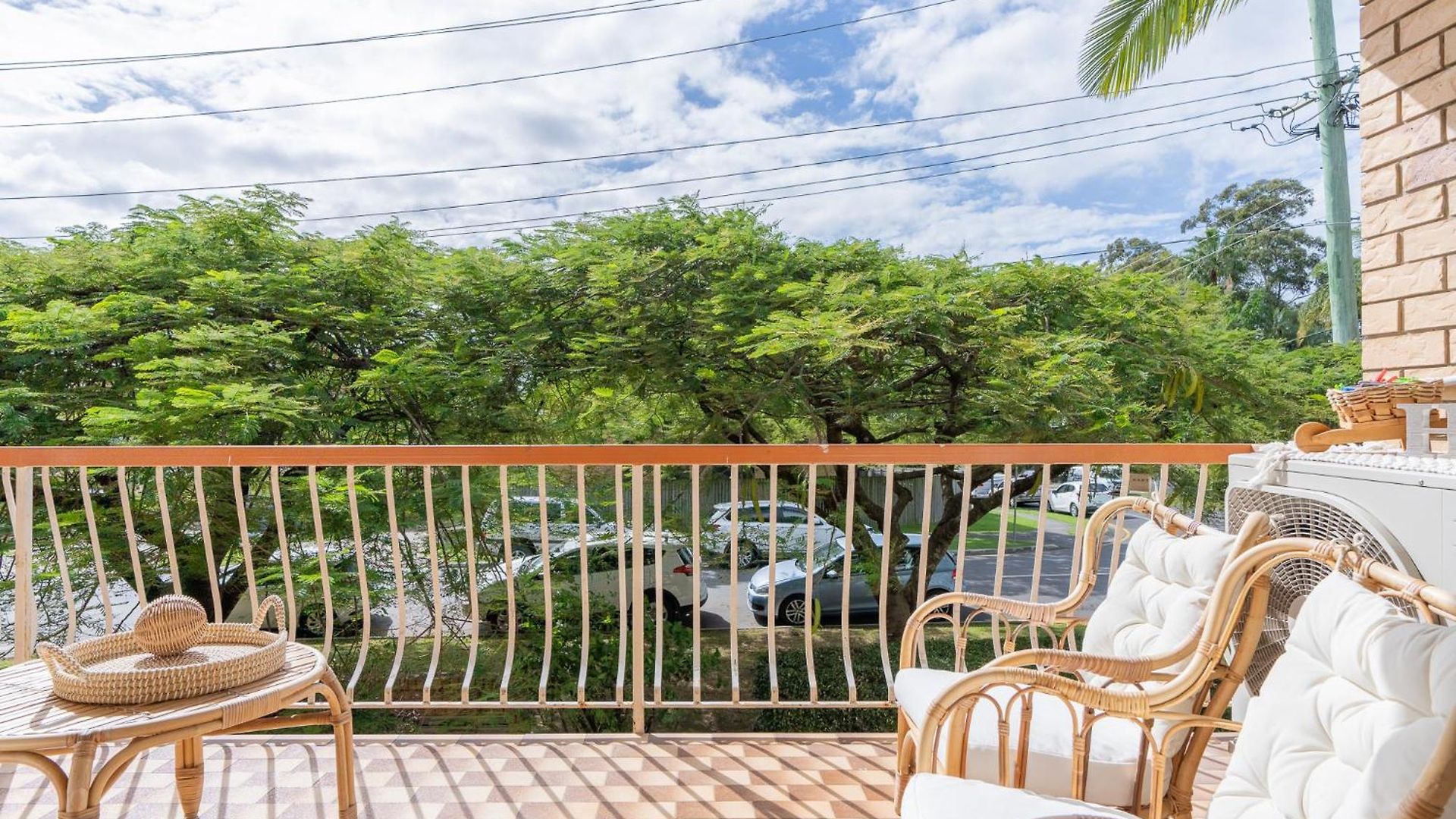 Apartment Lovely 2-bed By Oxenham Park Transport & Shops