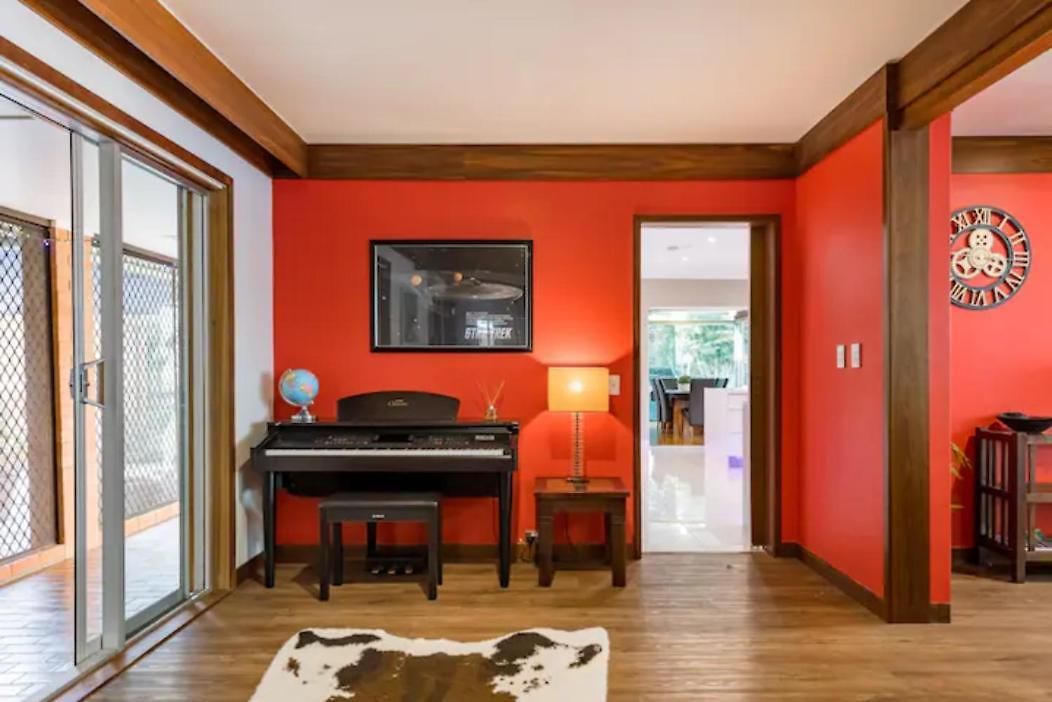Spacious Hideaway Retreat, Brookfield, Holiday home Brisbane